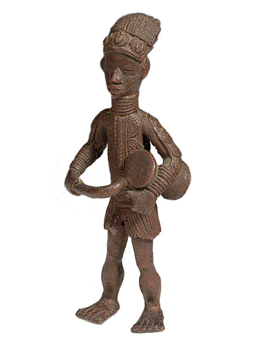 Figure 002002; Ldamie brass caster brass casting Dan 
				Gio people / Liberia; Male figure with drum; collected before 1935 by Sidney De La Rue ; brass; 8 in. (20 cm); American Museum of Natural 				History; Gift of Sidney De La Rue; No. 90.2/ 3387